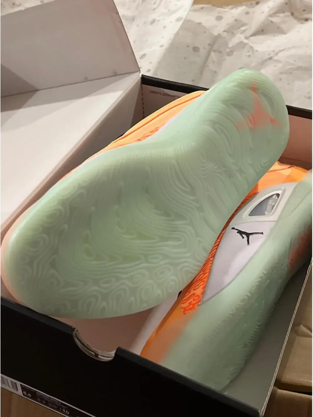 Zion 4 Basketball Shoes (FB1802-800, Peach Cream/Black/White/Total Orange) mens